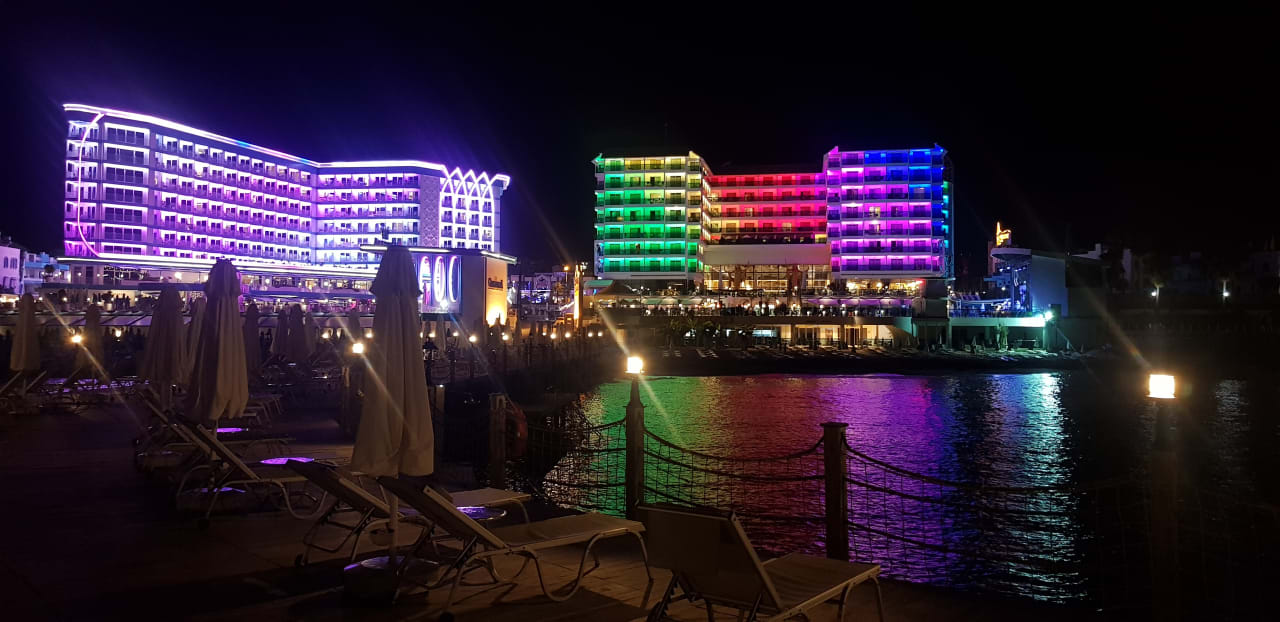 Außenansicht Azura Deluxe Resort & Spa Hotel