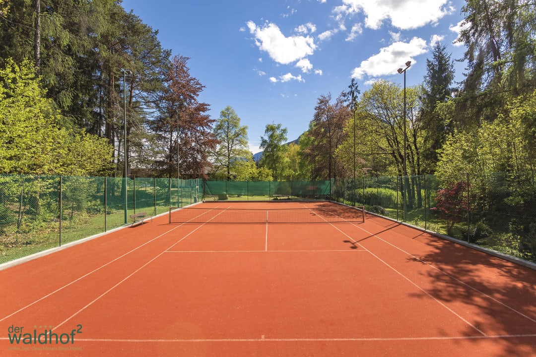 Unser Tennisplatz im Waldpark in Völlan Hotel Der Waldhof