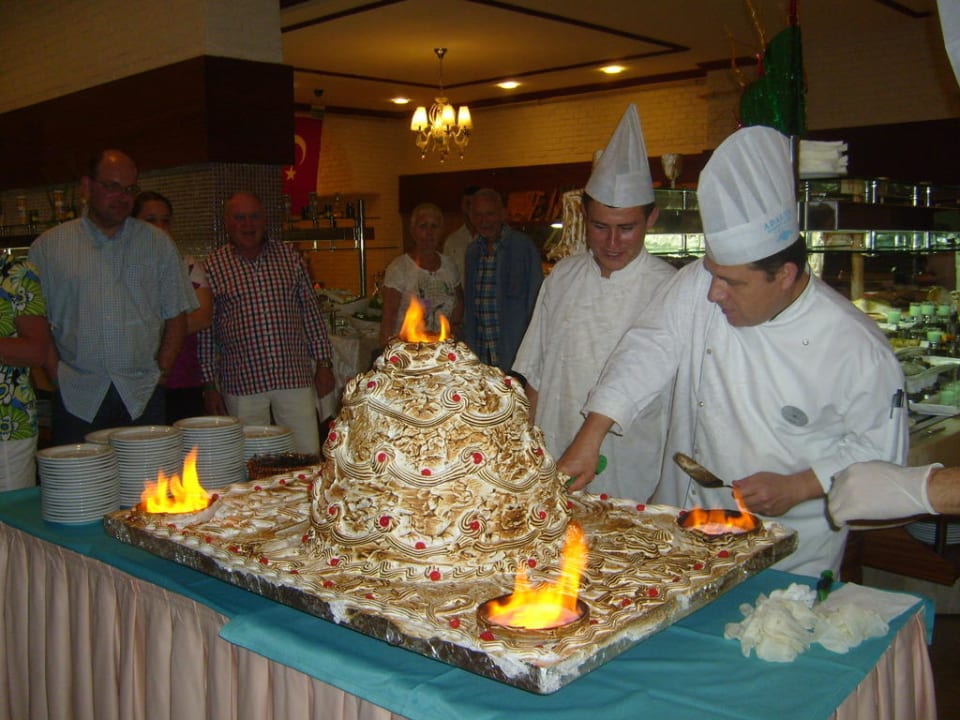 Riesige Eistorte Adalya Resort & Spa - Adults Only