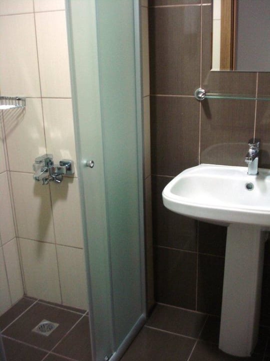 Dusche bei Ankunft Sealine