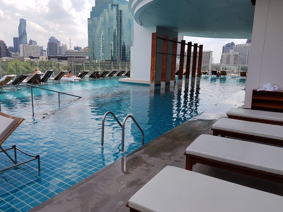 Pool Millennium Hilton Bangkok