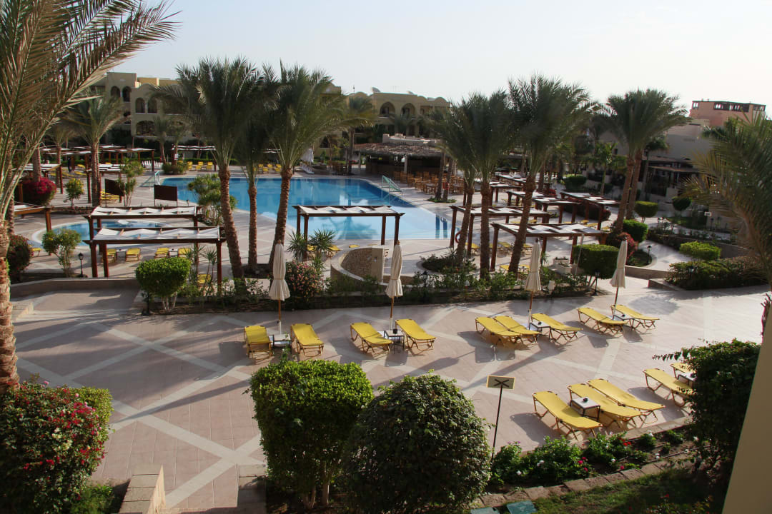 Ausblick auf die Poolanlage Hotel JAZ Makadi Star & Spa