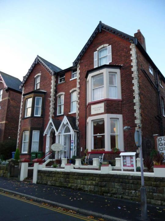 Aussen Alexandra Guest House