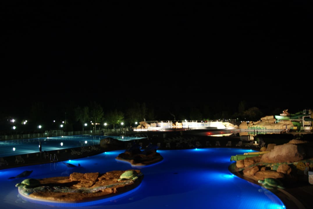 Baseny noca zmieniaja kolory Camping Village Marina di Venezia