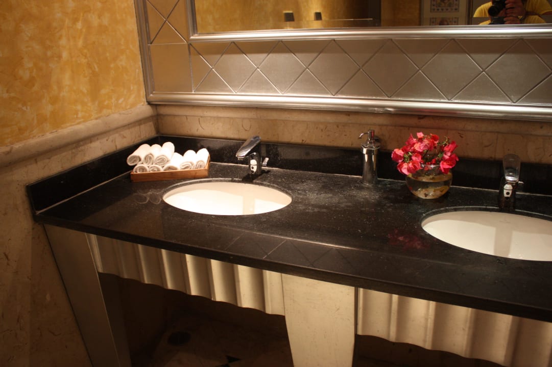 Łazienka w lobby Jaz Grand Marsa