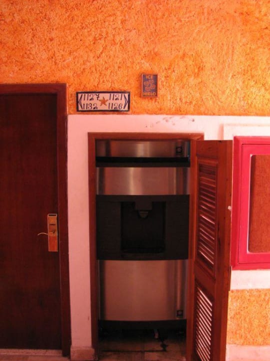 Eisautomat im Gangbereich der Zimmer! Iberostar Waves Tucan