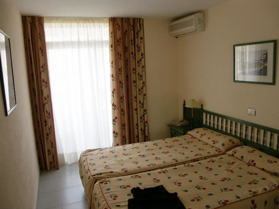 Schlafzimmer mit Balkontür BLUESEA Lagos de Cesar