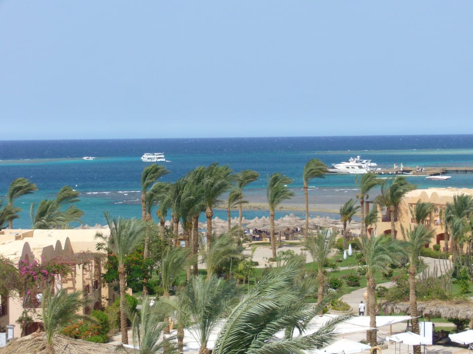 Draufsicht vom Aussichtsturm am Strand Steigenberger Makadi Hotel - Adults only