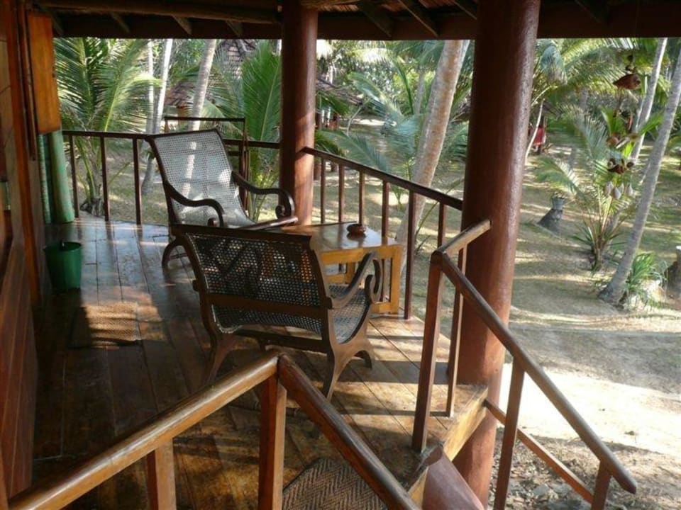 Die Terrasse vor dem Häuschen Palm Paradise Cabanas