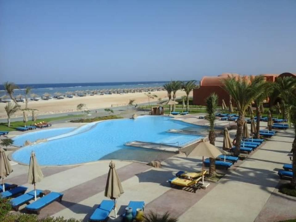 Ein Pool - Blick vom Speisesaal aus Novotel Marsa Alam Beach Resort
