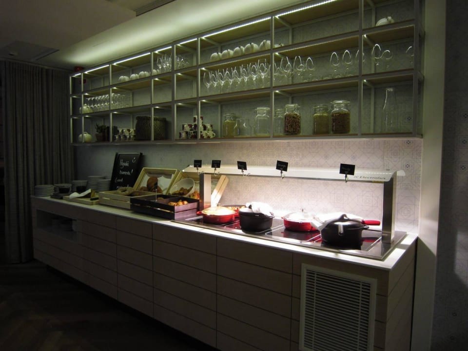 Breakfast buffet Hotel Indigo Helsinki - Boulevard