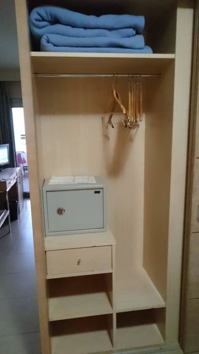 Der Kleiderschrank 1.0 Kn Arenas del Mar Hotel