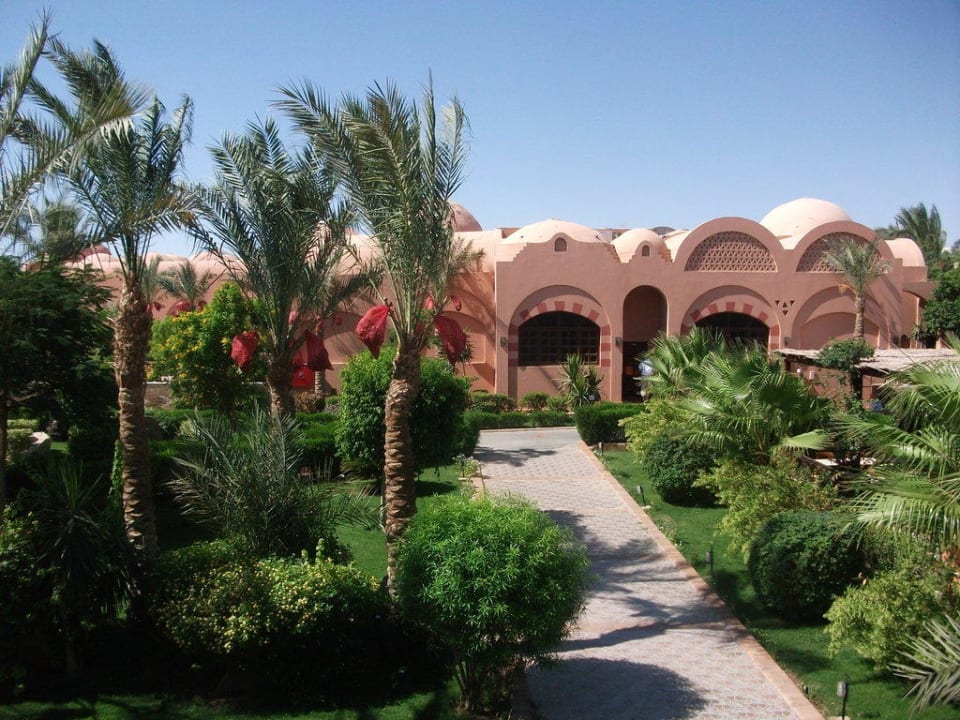 Blick vom Zimmer auf das Hauptrestaurant Jaz Makadi Oasis Resort