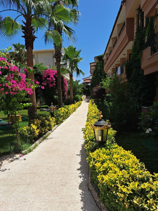 Gartenanlage Aleria Belport Beach Hotel