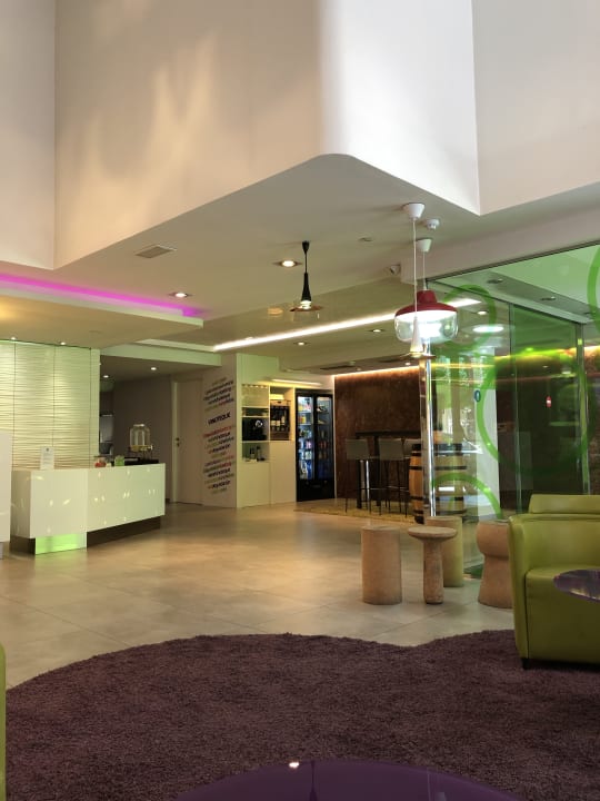 Lobby ibis Styles Hotel Madrid Prado