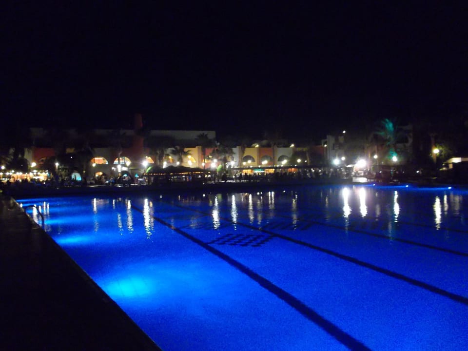 Poolanlage bei Nacht Arabia Azur Resort