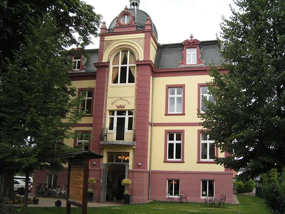 Aussenansicht Hotel Harmonie