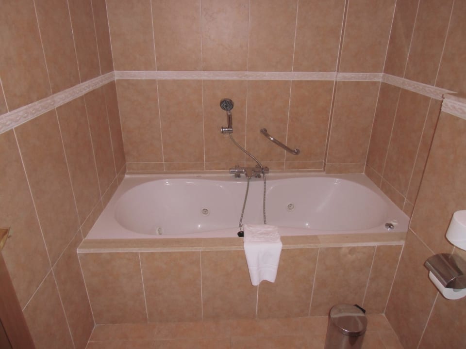 Badewanne Whirlpool VIVA Cala Mesquida Suites & Spa 16+