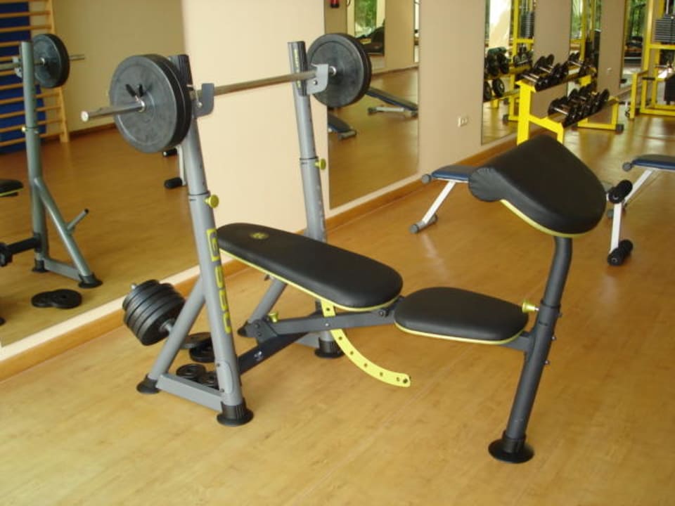 Fitnessraum neue BenchPress Station Fuerte Conil-Resort