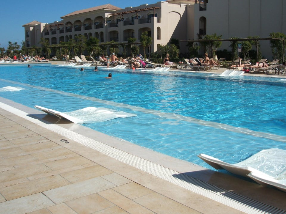 Ein Pool von vielen JAZ Aquamarine Resort