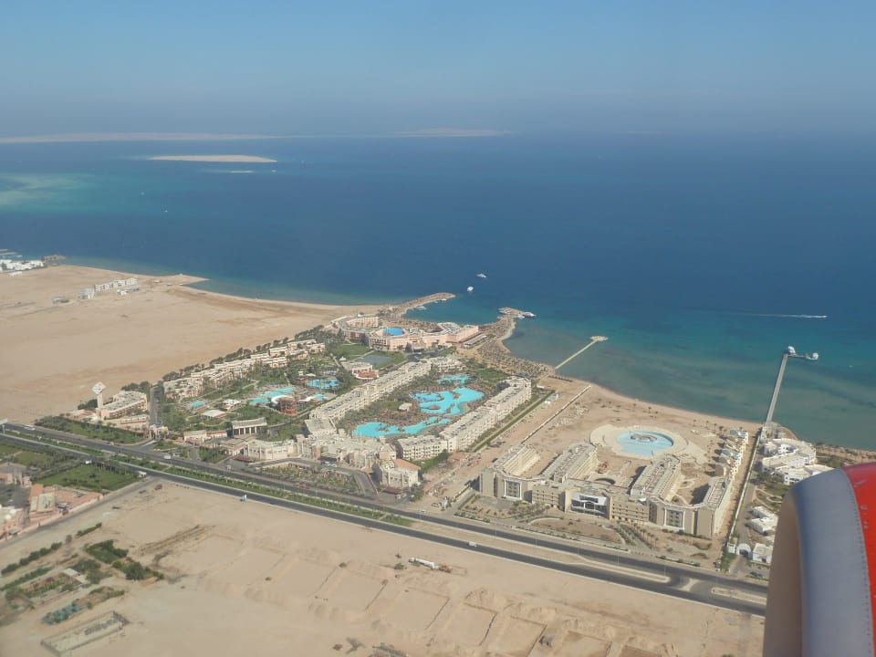 Anflug Beach Albatros Resort