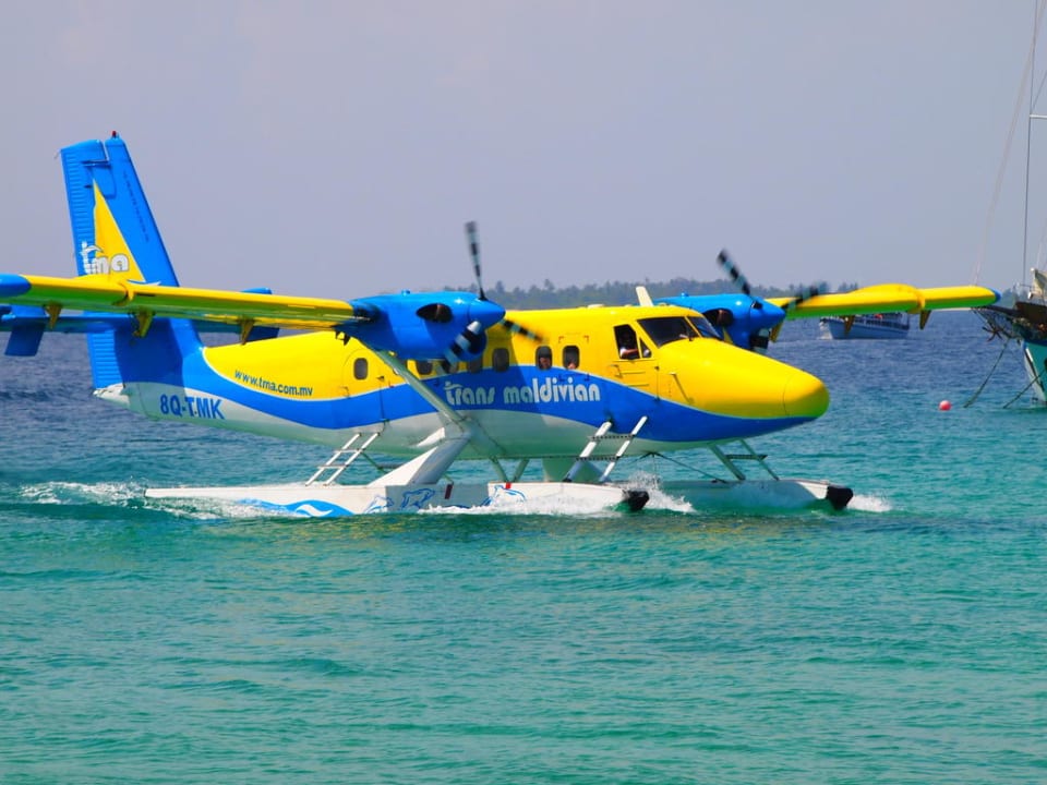 Air Taxi Kuredu Island Resort & Spa