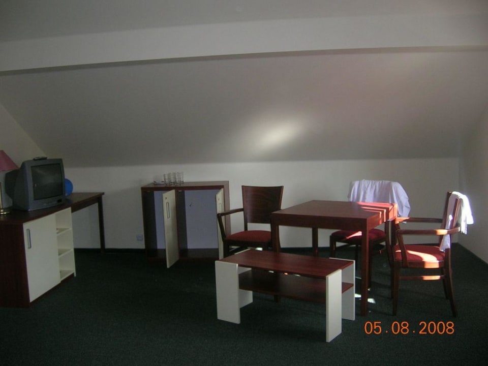 Zimmer - Sitzecke mit TV Hotel Ochsendorf