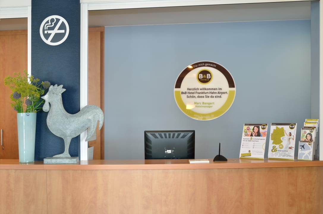 Lobby B&B Hotel Frankfurt-Hahn Airport