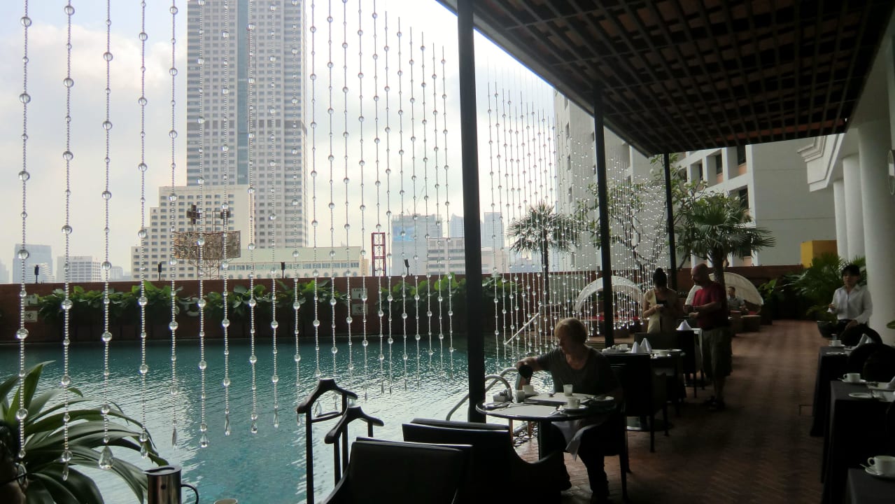 Bar und Pool im ca. 20. Stock Tower Club At Lebua