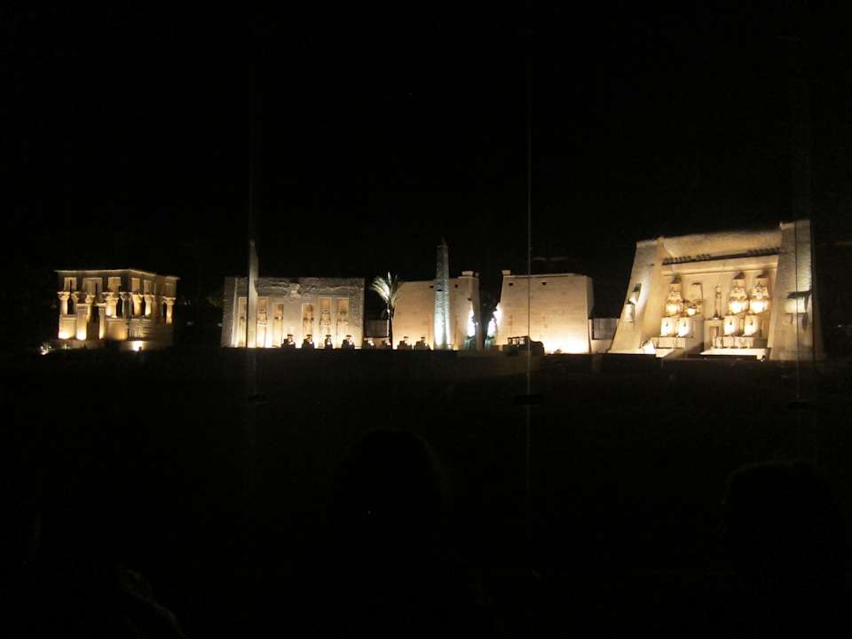 Начало представления "1001 ночь" Pickalbatros Alf Leila Wa Leila Resort - Neverland Hurghada