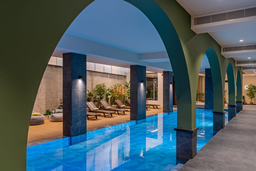 Pool Minos Ambassador Suite & Spa