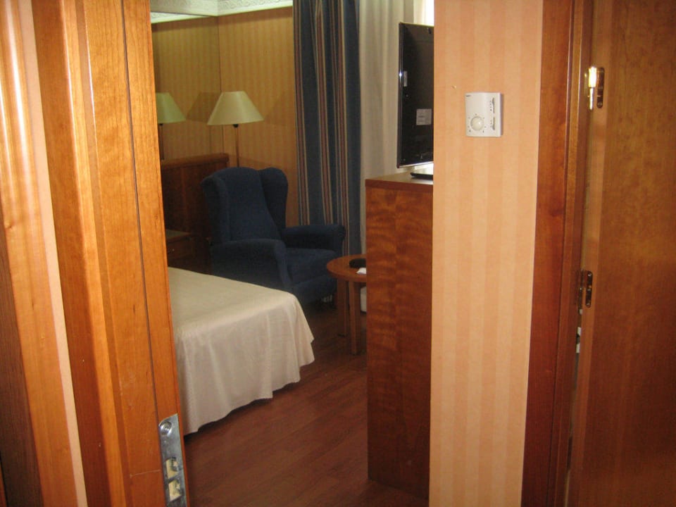 Einzelzimmer 11. Etage Senator Gran Vía 70 Spa Hotel