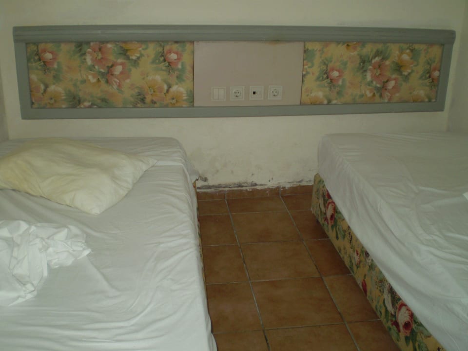 Schimmel und Flecken im Schlafzimmer Hotel Greenpark