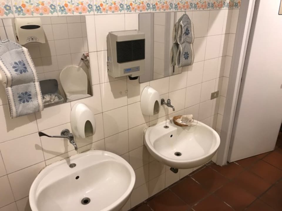 Öffentliche Toiletten im Hotel Ariotto Village