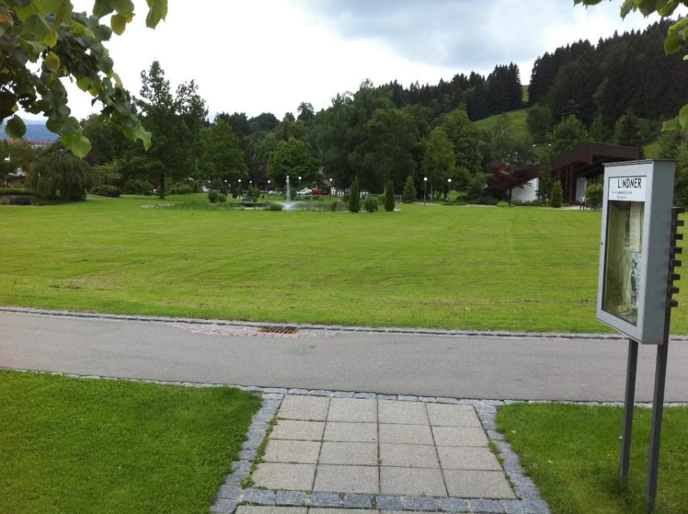 Ausblick in den Park Parkhotel Oberstaufen