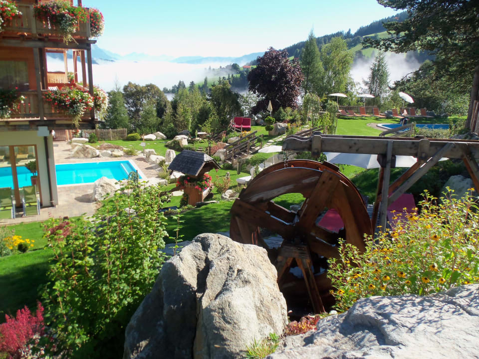 Garten mit Pool Natur & Wellnesshotel Höflehner