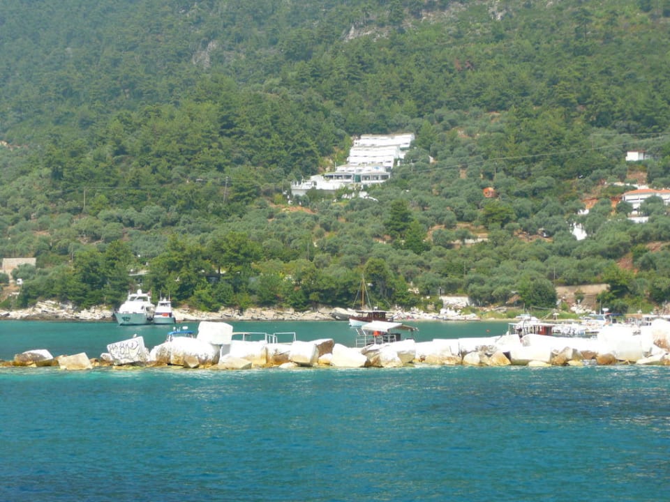 Blick vom Wasser Hotel Dionysos