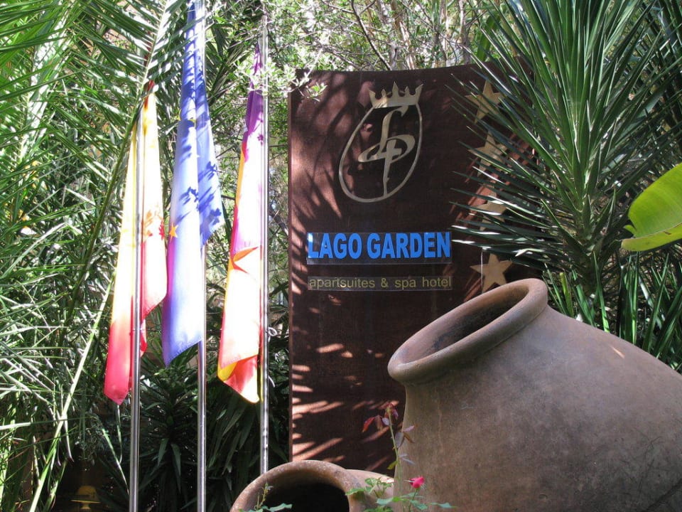 Begrünter Eingangsbereich Lago Garden