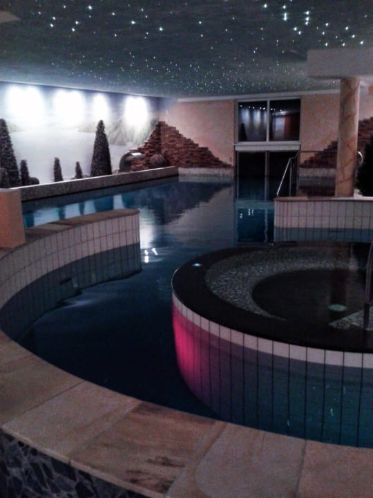 Piscina interna Alphotel Tyrol