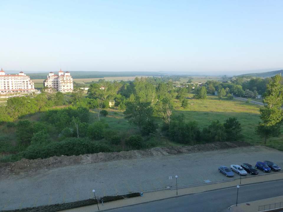 Blick vom Hotel zum Parkplatz Sol Luna Bay