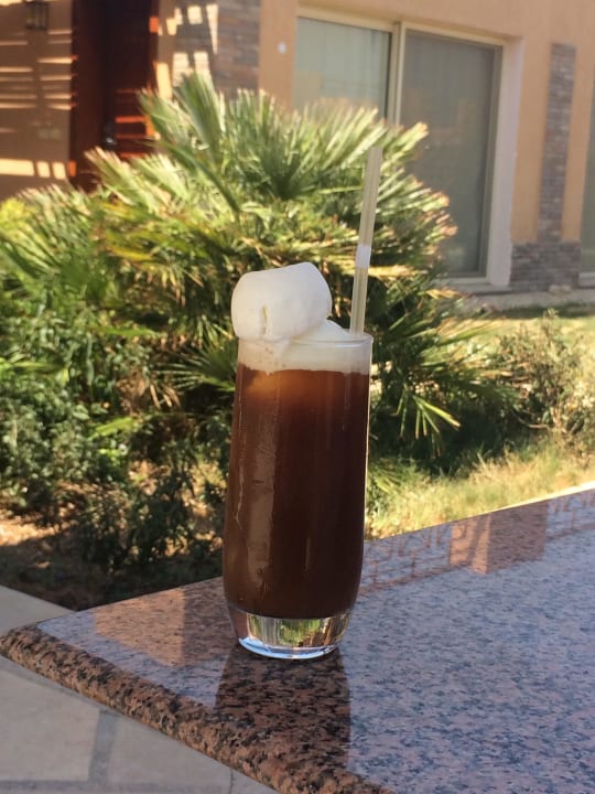 Lecker Eiskaffee von Ahmed Shams Prestige Abu Soma-Adults Only