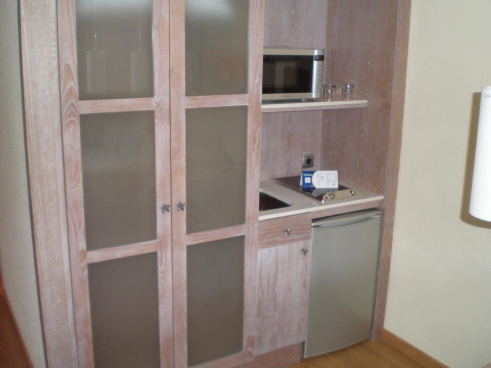 Küchenzeile im Familienzimmer Iberostar Waves Pinos Park