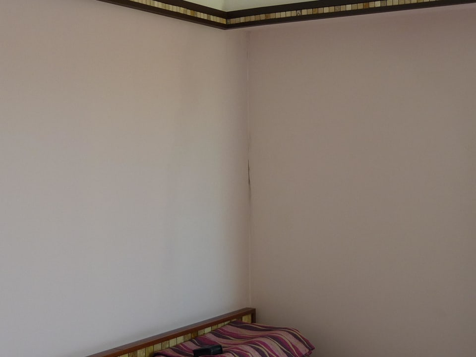 Zimmerecke mit Schimmel Royal Atlantis Spa & Resort