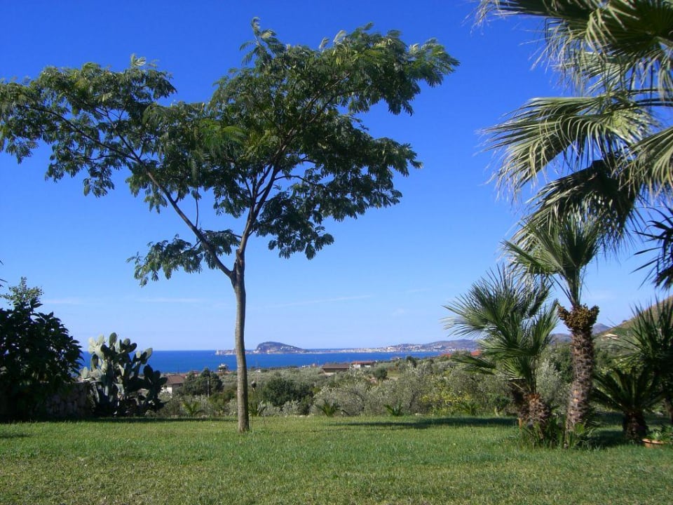 Ansicht vom Garten aus Villa Gundi