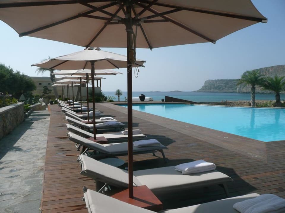 Bequeme Liegen am Pool mit Meerblick Aquagrand Artistic Luxury Beach Resort - Adults only