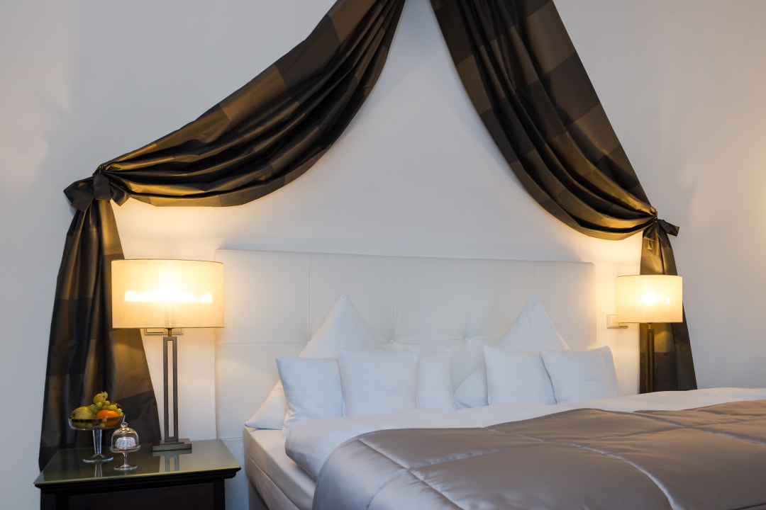 Zimmer Burg & Gästehaus by Schwarzenstein