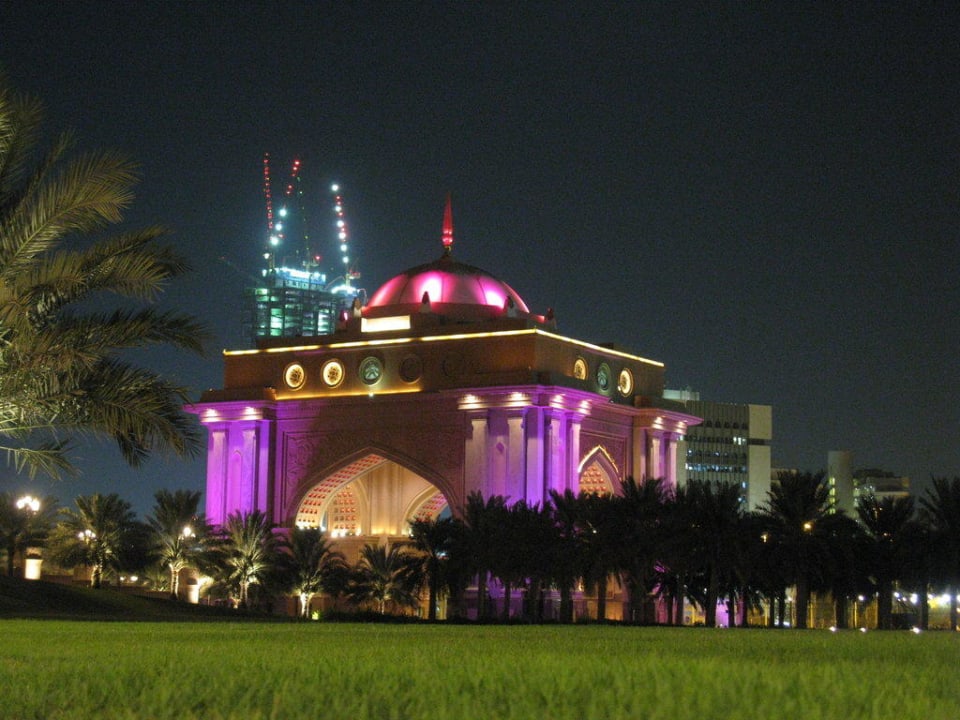 Bei Nacht Emirates Palace Mandarin Oriental