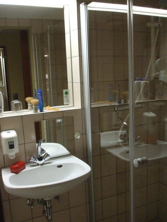 Badezimmer vom Zimmer 374 im Hotel GSI zu Bonn GSI Hotel Bonn