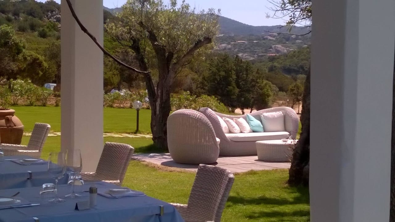 Schönes Ambiente am Strand Hotel La Rocca Resort & Spa