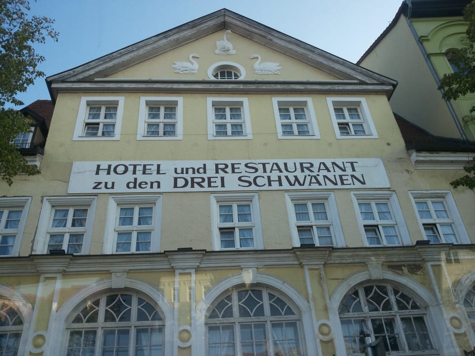 In die Jahre gekommen Hotel drei Schwäne